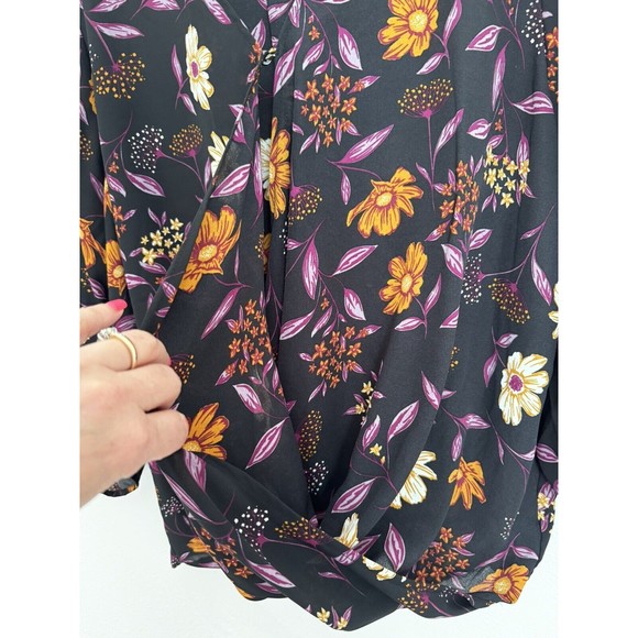 Peace & Pearls Faux Wrap Blouse size  2X Roll Tab Sleeve Floral Office Mod EUC - Picture 2 of 7